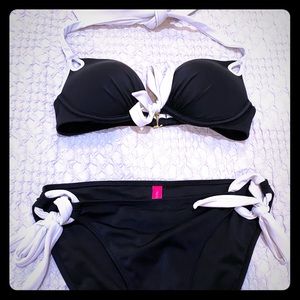 Victoria’s Secret black & white swimwear.  32C/M